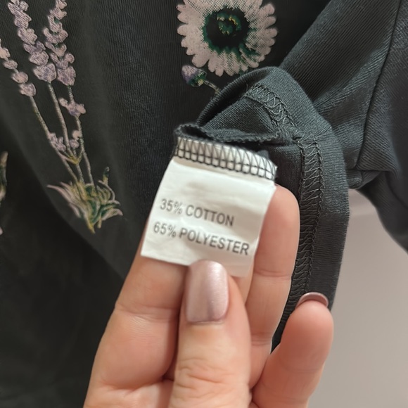 ❣️3/$30 ROMWE Floral Print Crop Top - Picture 5 of 6